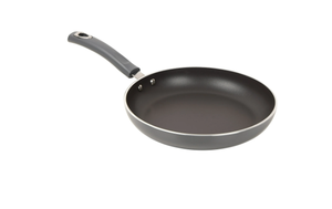 lot 130 image: LOT OF 4 Mainstays Heavy Weight 12 inch Non Stick Skillet