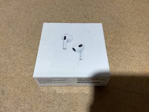 lot 31 image: Apple AirPods (3rd Generation)