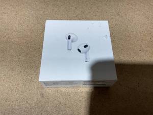 lot 32 image: Apple AirPods (3rd Generation)