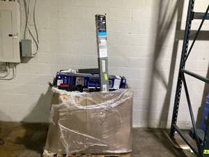 lot 709 image: Wholesale Pallet of Miscellaneous Items