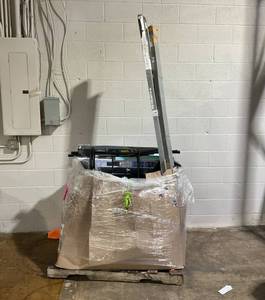 lot 800 image: Wholesale Pallet of Miscellaneous Items