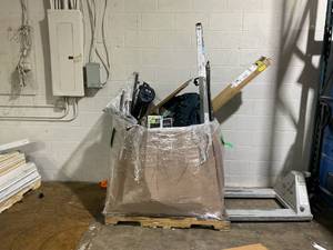 lot 801 image: Wholesale Pallet of Miscellaneous Items