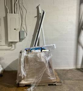 lot 802 image: Wholesale Pallet of Miscellaneous Items