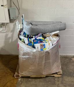 lot 804 image: Wholesale Pallet of Miscellaneous Items