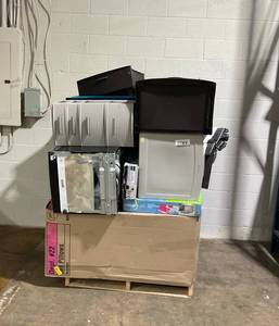 lot 805 image: Wholesale Pallet of Miscellaneous Items