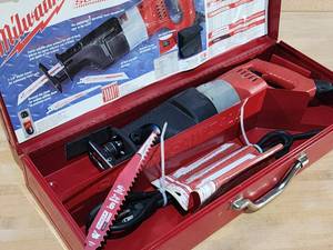 lot 9 image: Milwaukee Electric Super Sawzall