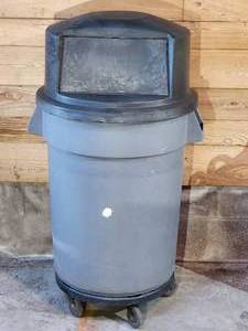 lot 38 image: Rolling Shop Garbage Can