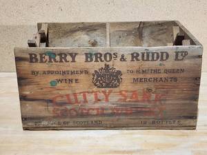 lot 138 image: Vintage Cutty Sark Scotch Whiskey Wooden Crate