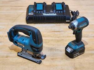 lot 61 image: (2) Cordless Makita Hand Tools