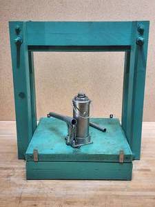 lot 151 image: Benchtop Wheel Bearing Press Unit