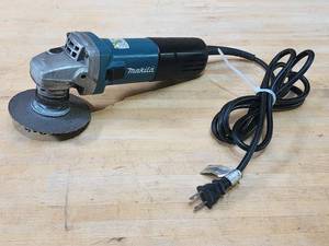 lot 144 image: Makita Electric Grinder