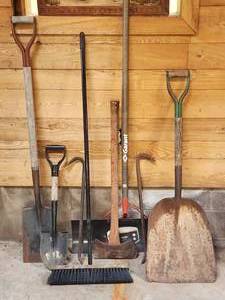 lot 170 image: Assorted Yard Tools