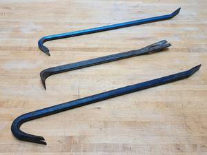 lot 195 image: (3) Assorted Size Crow Bars