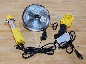 lot 194 image: (3) Assorted Electric Garage Lights