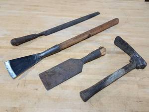 lot 200 image: Assorted Vintage Lathe Tools