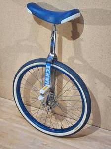 lot 5 image: Vintage Schwinn Unicycle