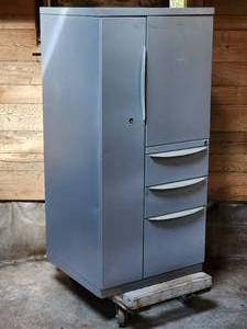 lot 214 image: Metal Garage Storage Unit