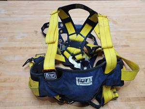 lot 213 image: Sala Construction  Hoist Safety Harness