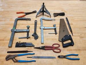 lot 220 image: Assorted Garage Hand Tools