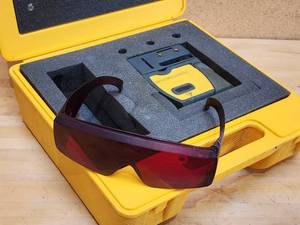 lot 219 image: Robo Vector Battery Operated Laser Level