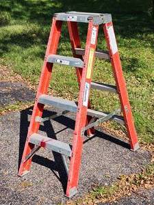 lot 221 image: Louisville Red 4 ft 300 lb. Capacity Fiberglass Ladder