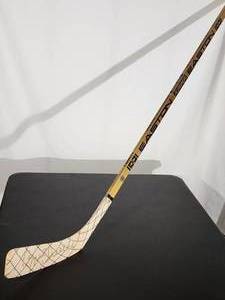 lot 52 image: Autographed Hockey Stick by St Louis Blues HOF Great Brett Hull No COA
