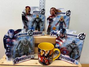 lot 3-K2025 image: Marvel Avengers Lot  5 Pieces (Action Figures  Collectible Mug, 2018)