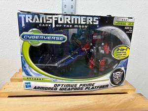 lot 6-K2025 image: 2010 Paramount Pictures Transformers  Dark of the Moon Optimus Prime Armored Weapons Platform