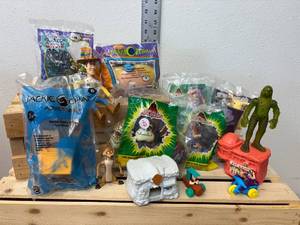 lot 19-K2025 image: 13-Piece Lot  Vintage Burger King Kids Club Toys (8 New in Bag)