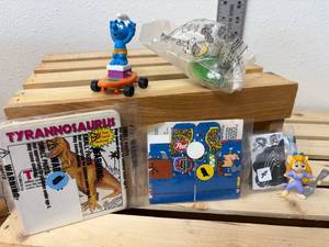 lot 22-K2025 image: 6-Piece Lot of New in Package Assorted Cereal and Hardees Prize Toys