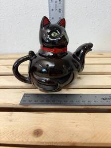 lot 36-K2025 image: Mid-Century Modern Shafford Redware Black Cat Teapot