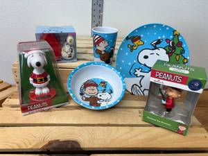 lot 38-K2025 image: Six-Piece PeanutsSnoopy Collectible Lot
