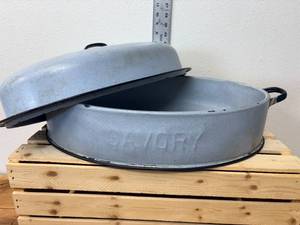 lot 44-K2025 image: Large 17-Inch Blue Speckled Farmhouse Enamelware Savory Roasting Pan
