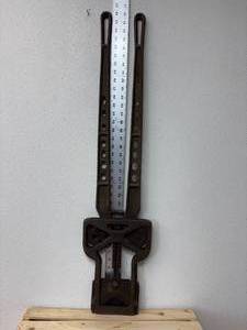 lot 51-K2025 image: Antique Cast-Iron Dehorner  Seymour No. 107-2-1