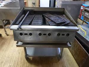 lot 7 image: Countertop Gas Charbroiler on Stand
