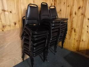 lot 17 image: 28 Stackable Chairs
