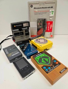 lot 11 image: 1980s Misc. Electronics Lot