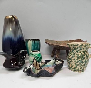 lot 25 image: Lot of Pottery Pieces