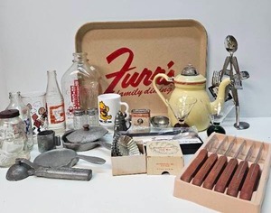 lot 40 image: Vintage Kitchen Lot of Accessories