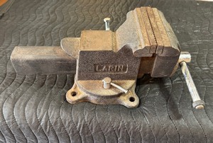 lot 71 image: Vintage Larin Bench Vise
