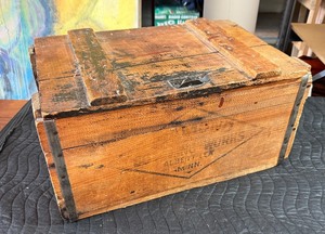 lot 75 image: Antique DIAMOND Wood Bottle Crate