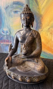 lot 85 image: Old Vintage Cast BrassBronze Seated Buddha Figure 