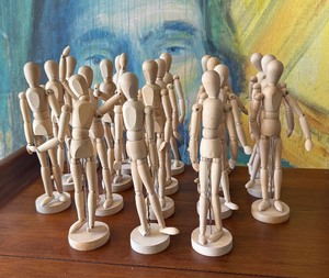 lot 129 image: Lot of 18 IKEA Adjustable  Posable Drawing Models