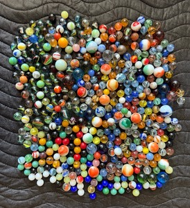 lot 136 image: Lot of Vintage Estate Marbles
