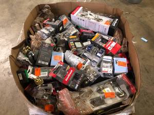 lot 4 image: Gaylord of Assorted Door Handles and Locks Various Models and Conditions  Customer Returns See Pictures