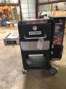 lot 26 image: Masterbuilt Gravity Series 800 Digital WiFi Charcoal Grill, Griddle and Smoker in Black Slight Damage  Customer Returns See Pictures