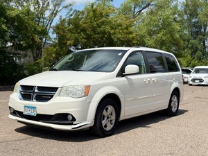 lot 17 image: 2011 DODGE GRAND CARAVAN CREW 2 Owner  No Accidents (NO RESERVE)