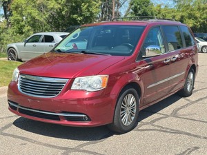 lot 23 image: 2014 CHRYSLER TOWN AND COUNTRY TOURING-L 2 Owner  No Accidents