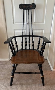 lot 5 image: Vintage Windsor Chair