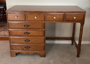 lot 19 image: Sprague Carelton Solid Rock Maple Desk
